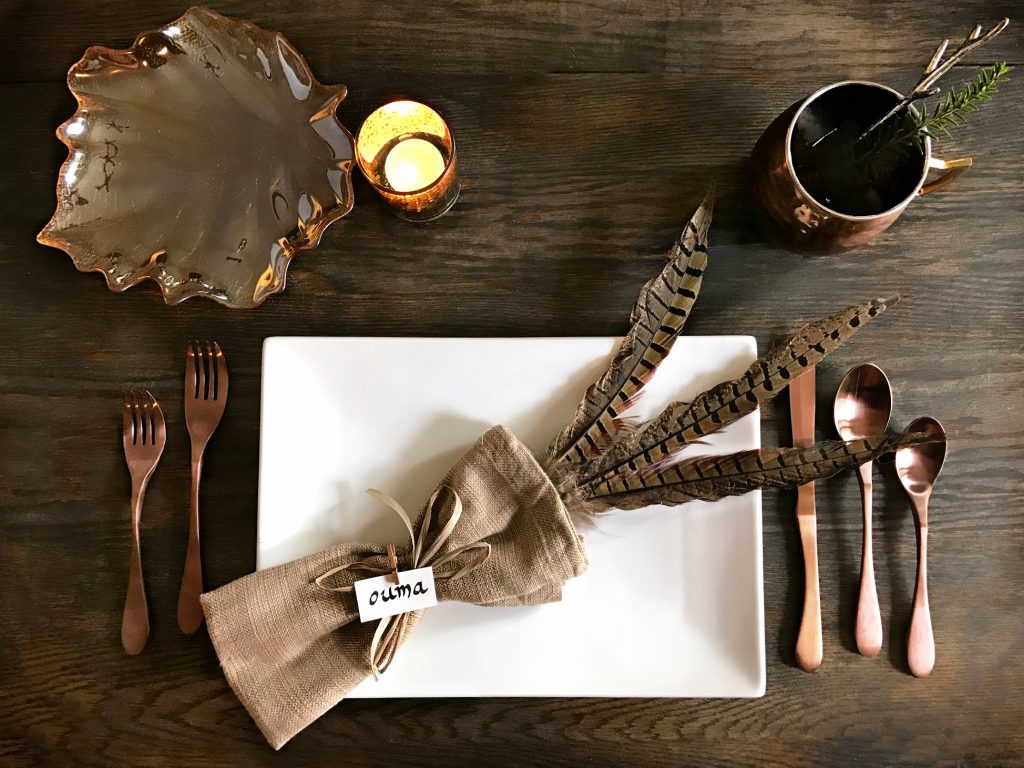 feather-table-setting